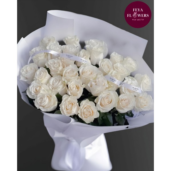 Букет из 31 белых роз